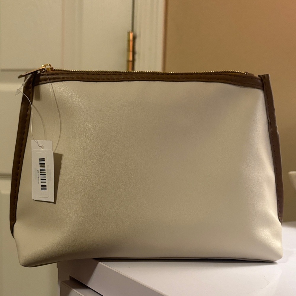NEW Bloomingdale’s Luxury Leather Toiletry / Beauty / Makeup Pouch
